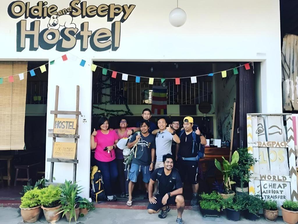 Oldie And Sleepy Hostel Удонтхані Екстер'єр фото