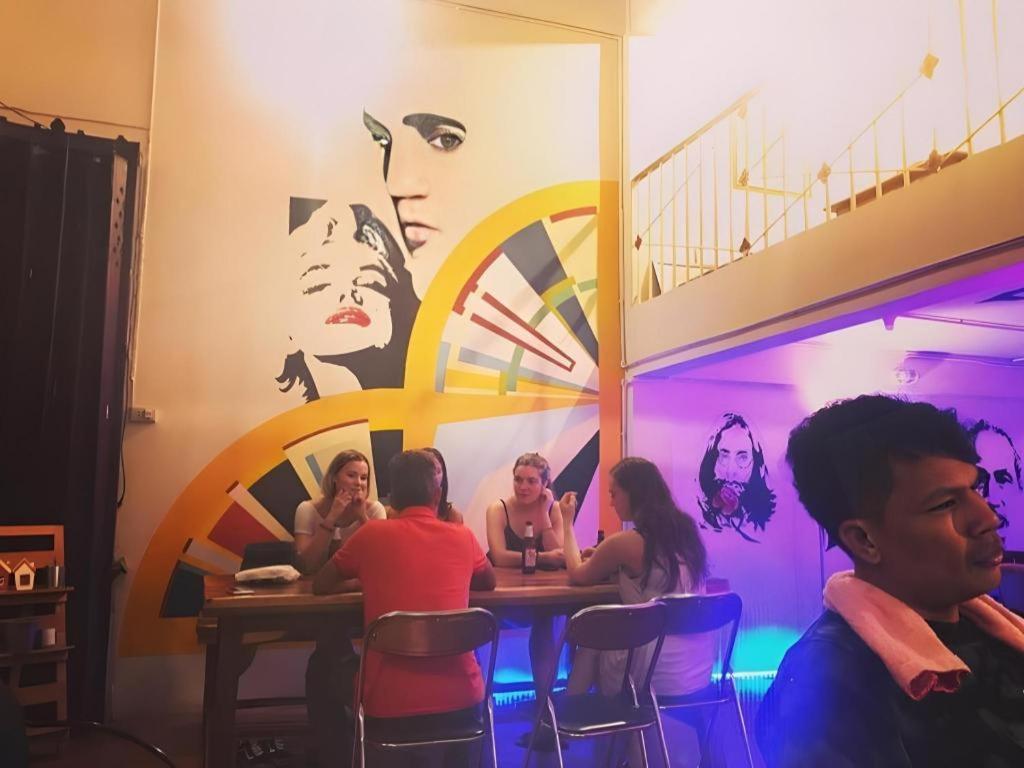 Oldie And Sleepy Hostel Удонтхані Екстер'єр фото