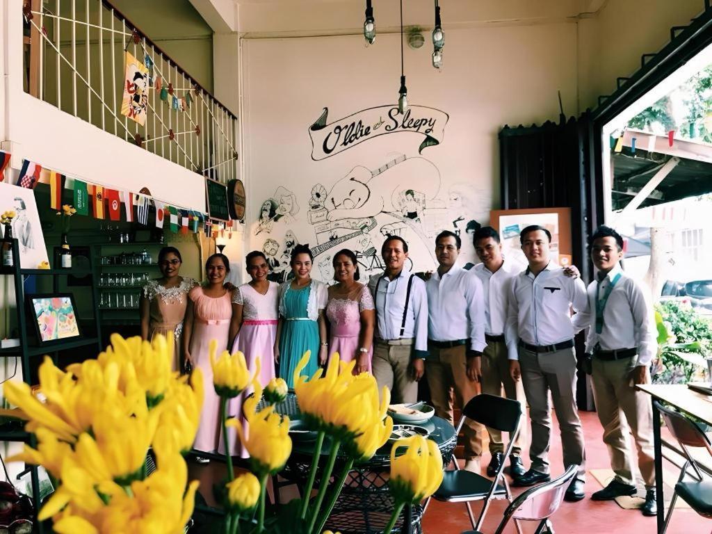 Oldie And Sleepy Hostel Удонтхані Екстер'єр фото