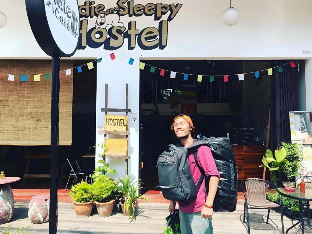 Oldie And Sleepy Hostel Удонтхані Екстер'єр фото